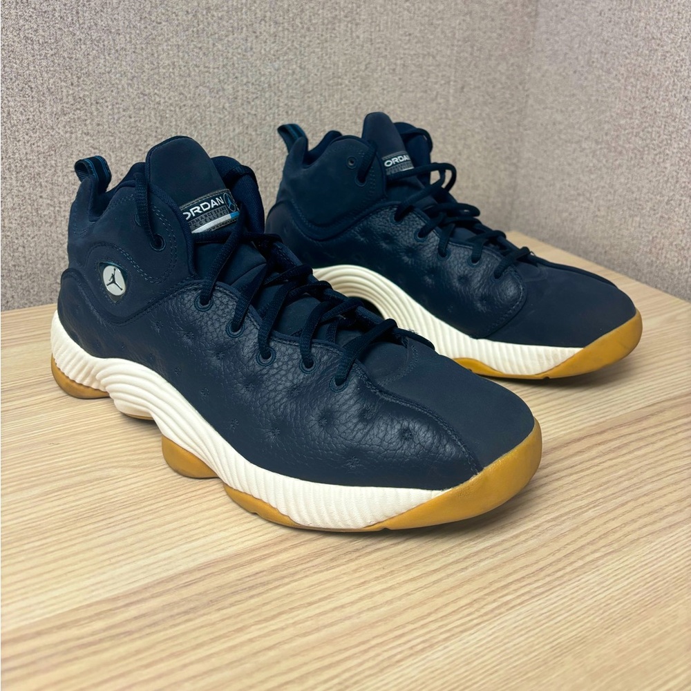 Jordan Sneakers in Navy and Gum